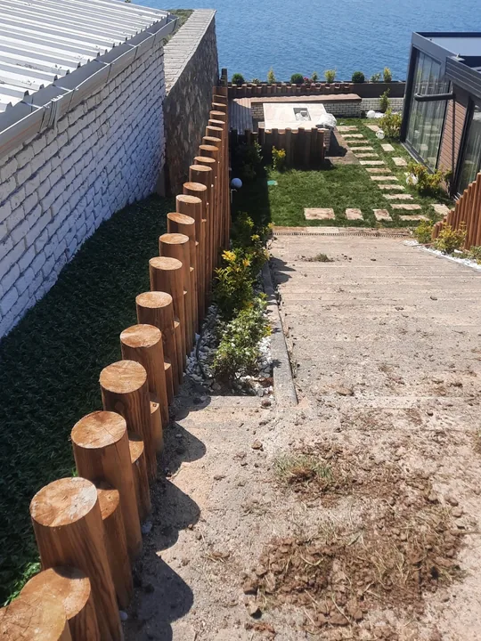 Ahşap Kazık Bordürlü Bahçe